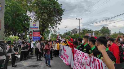 Mahasiswa Palangka Raya Menggelar Aksi di Depan Polda Kalteng Atas Pernyataan Edy Mulyadi